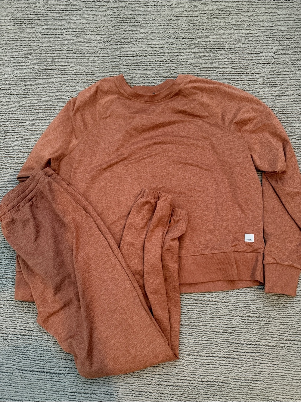 Vuori Womens Boyfriend Joggers & Long Sleeve Halo Crew Set: Palo Santo Sz S/M